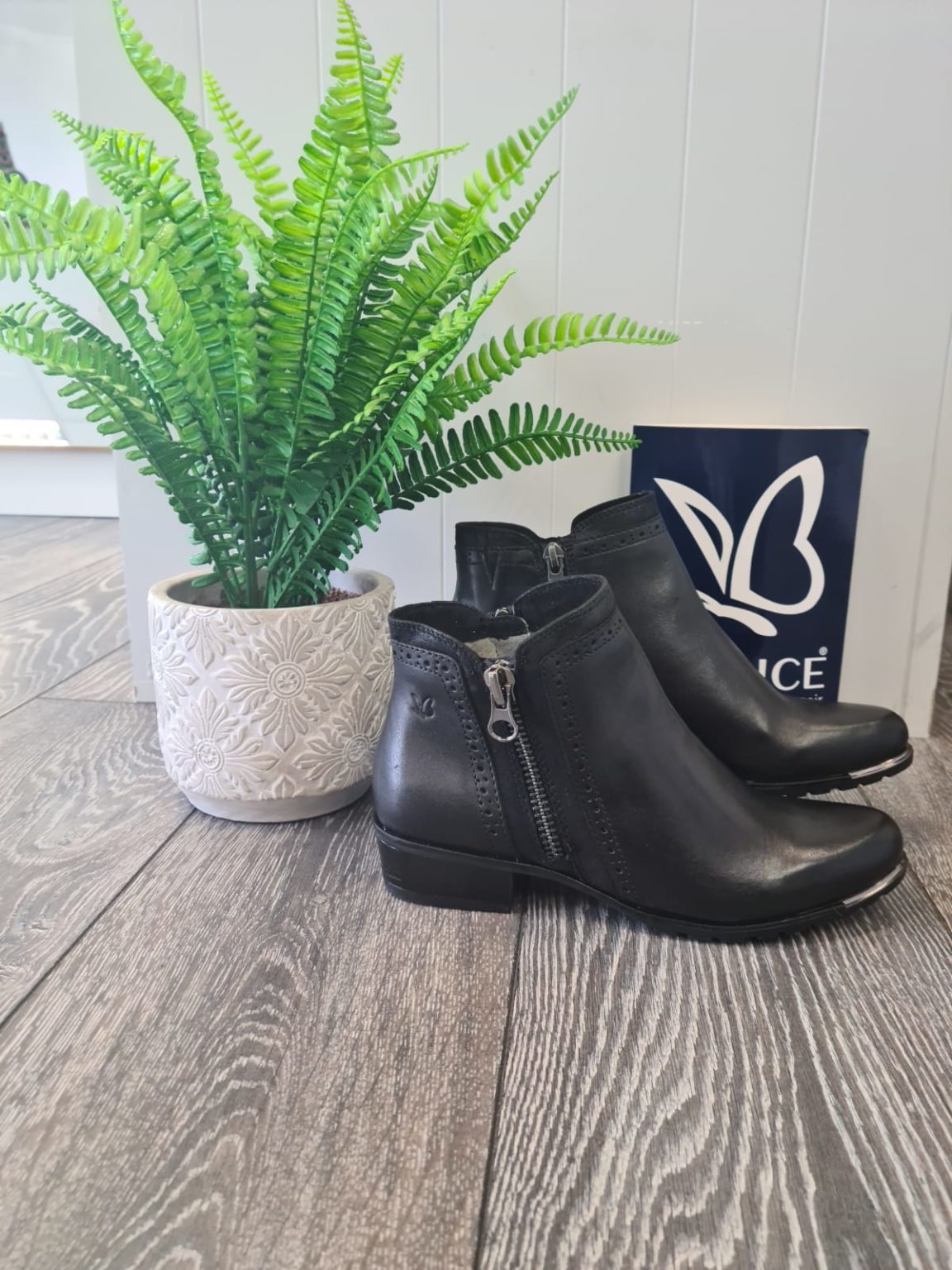 Size Choose an option 37 37.5 38 38.5 39 40 41