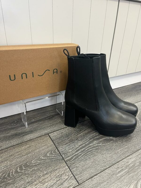 Unisa Black Platform