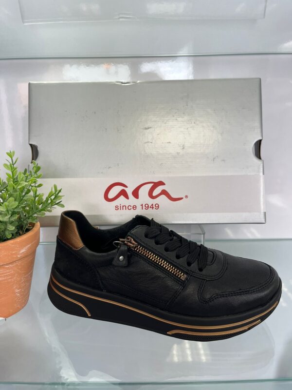 Ara Black