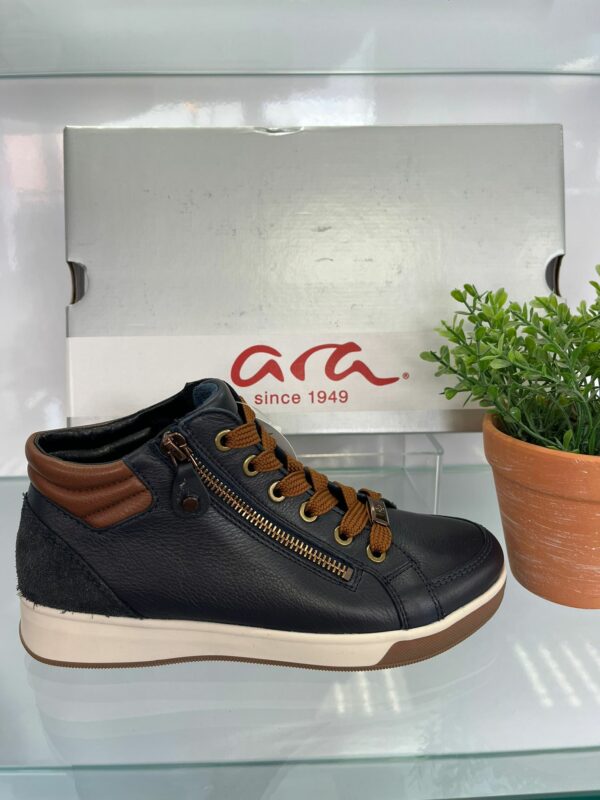 Ara Navy/Tan