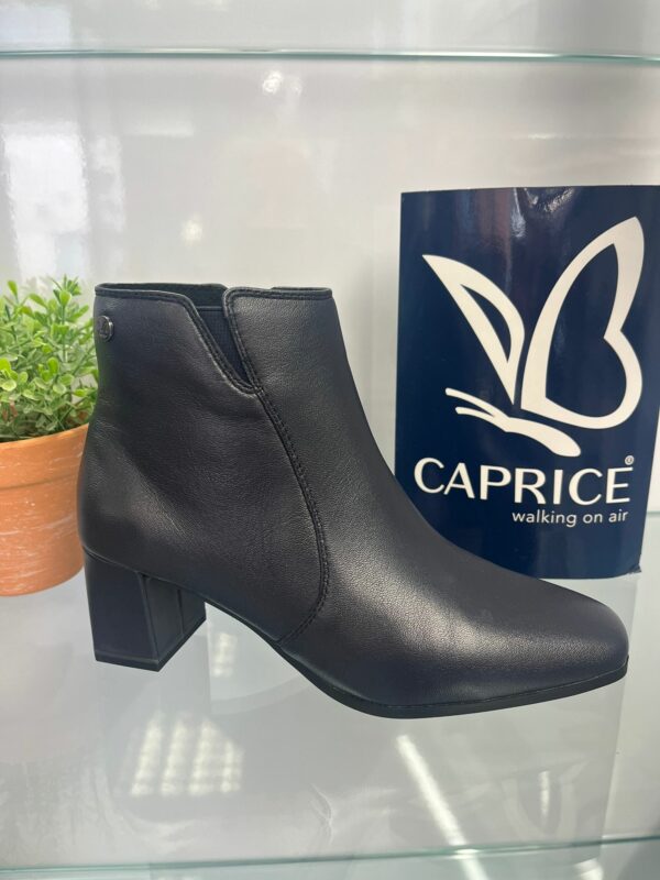 Caprice Navy