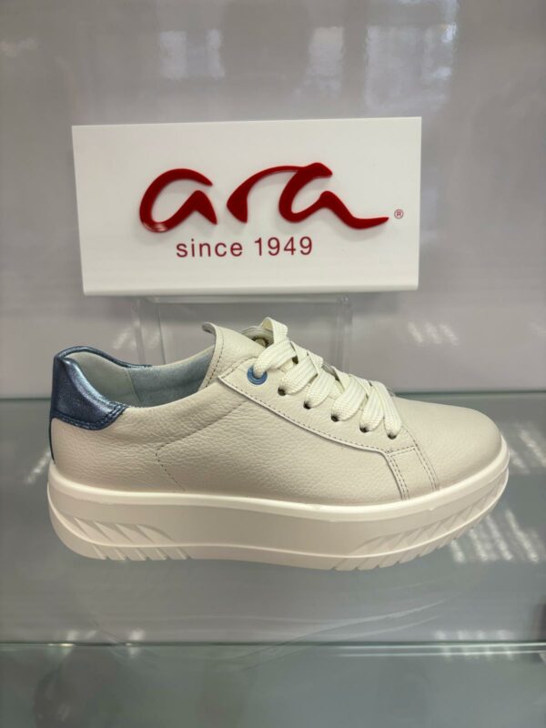 Ara White/Blue